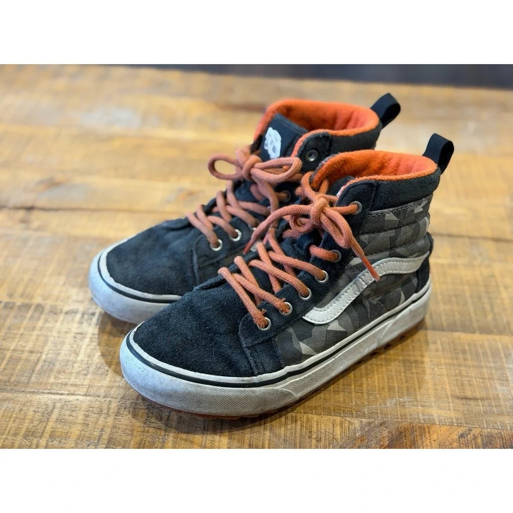 Boys‎ Girls VANS Insulated High Top Skate Shoes Camo Black  Orange Size 3 Kids